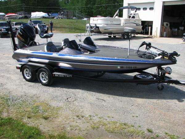 2017 Skeeter boat for sale, model of the boat is ZX225 & Image # 3 of 16
