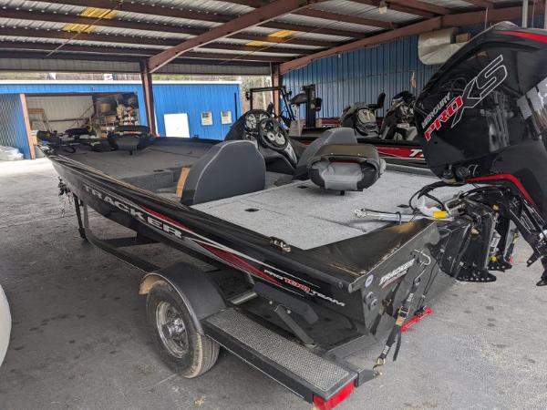 2022 Tracker Boats boat for sale, model of the boat is Pro Team 190 TX & Image # 3 of 7