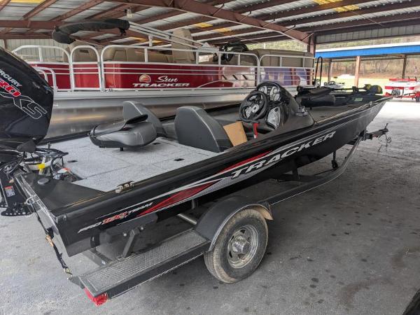 2022 Tracker Boats boat for sale, model of the boat is Pro Team 190 TX & Image # 1 of 7