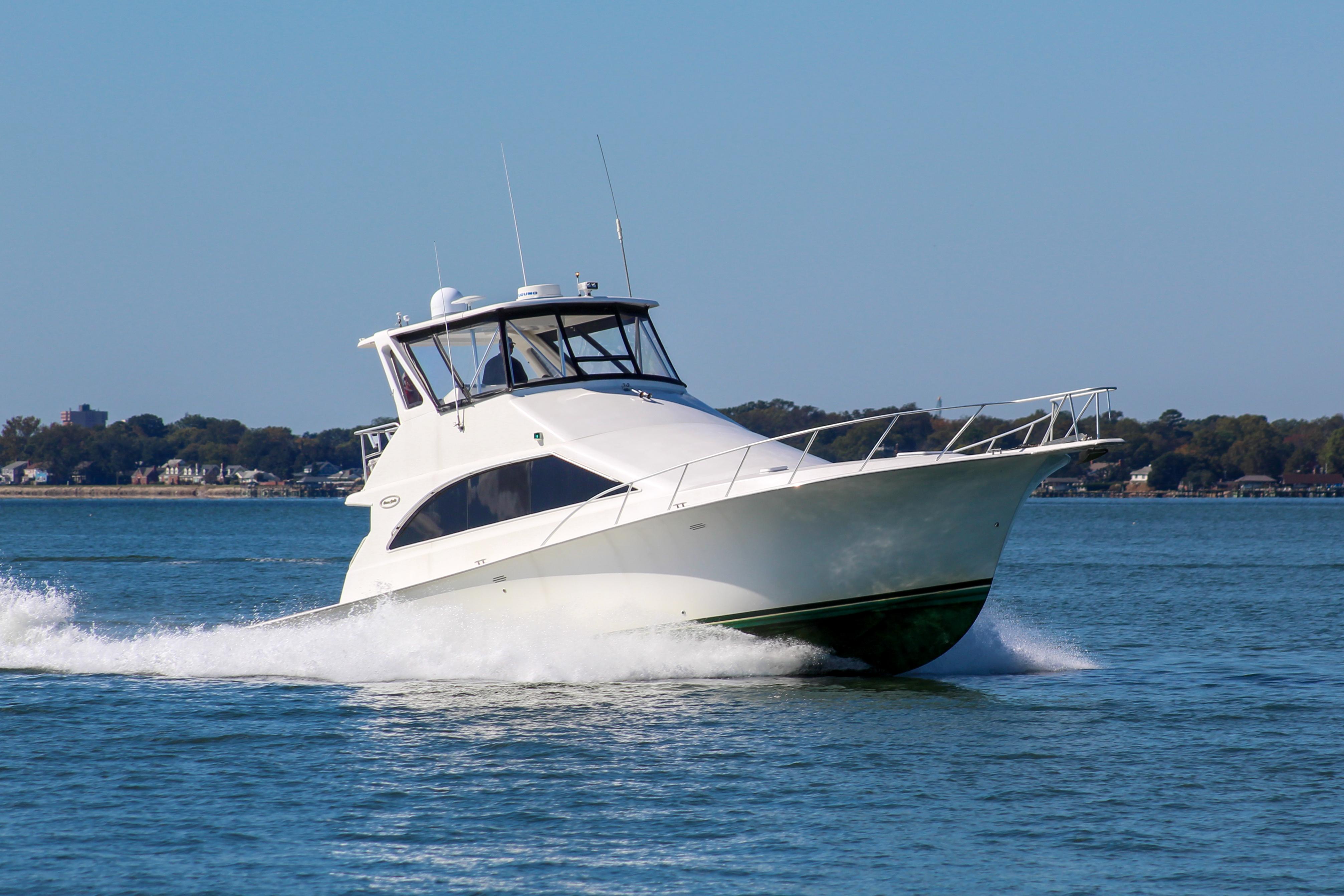 This Tiny Motorboat Is Every Kid's Dream! - Hampton Yachts