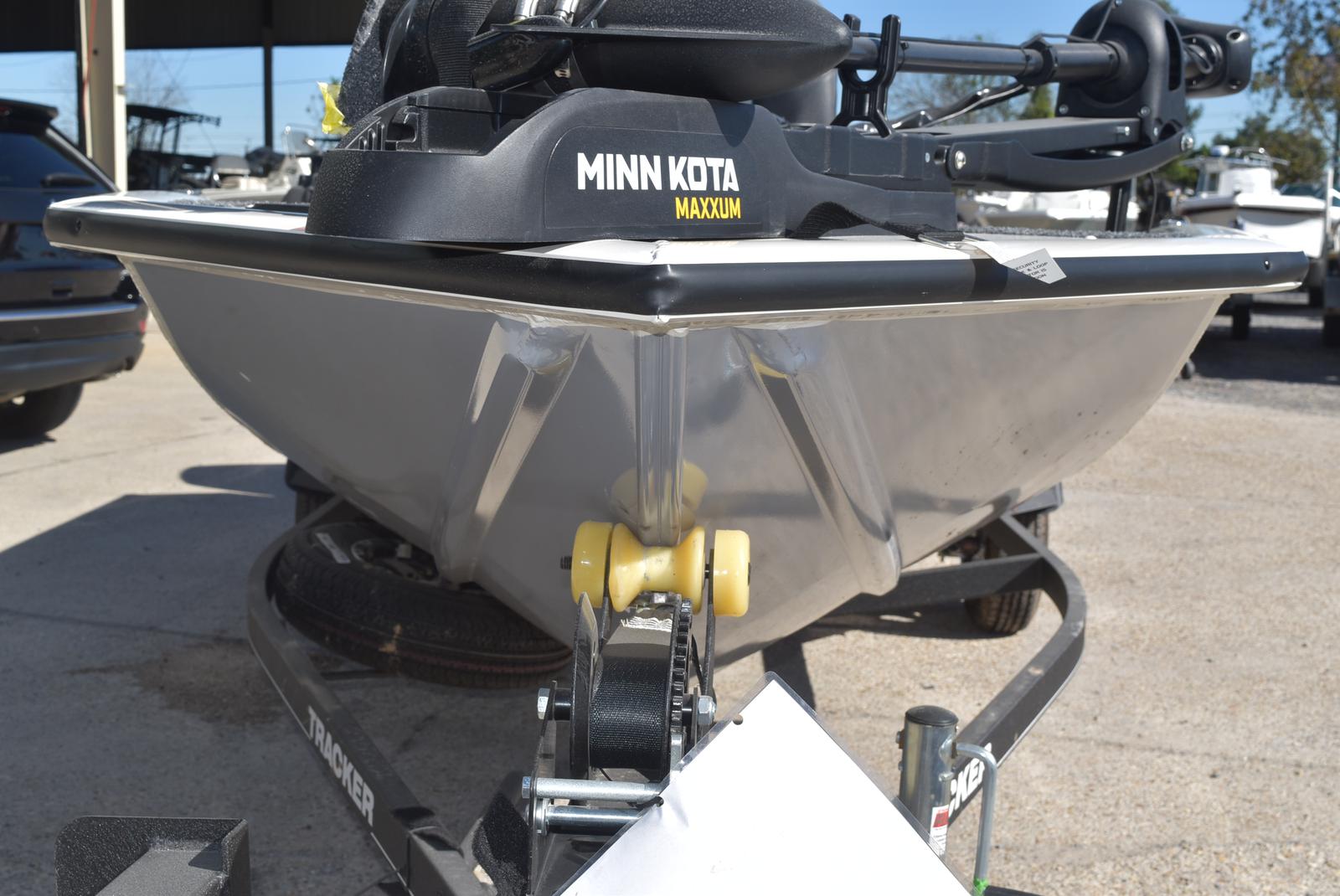 2022 Tracker Boats boat for sale, model of the boat is Pro Team 175 TXW TE, 75 ELPT & Image # 3 of 14