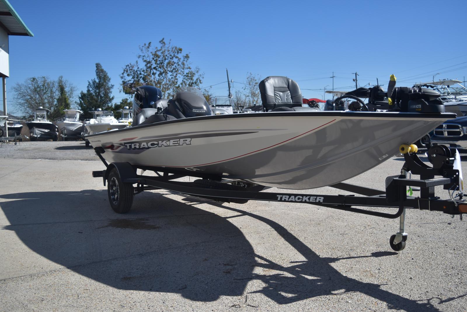 2022 Tracker Boats boat for sale, model of the boat is Pro Team 175 TXW TE, 75 ELPT & Image # 4 of 14