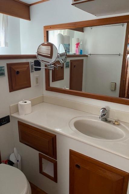 Destiny Yacht Photos Pics Master Stateroom Ensuite Head