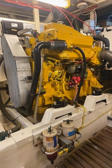 Destiny Yacht Photos Pics Starboard Engine