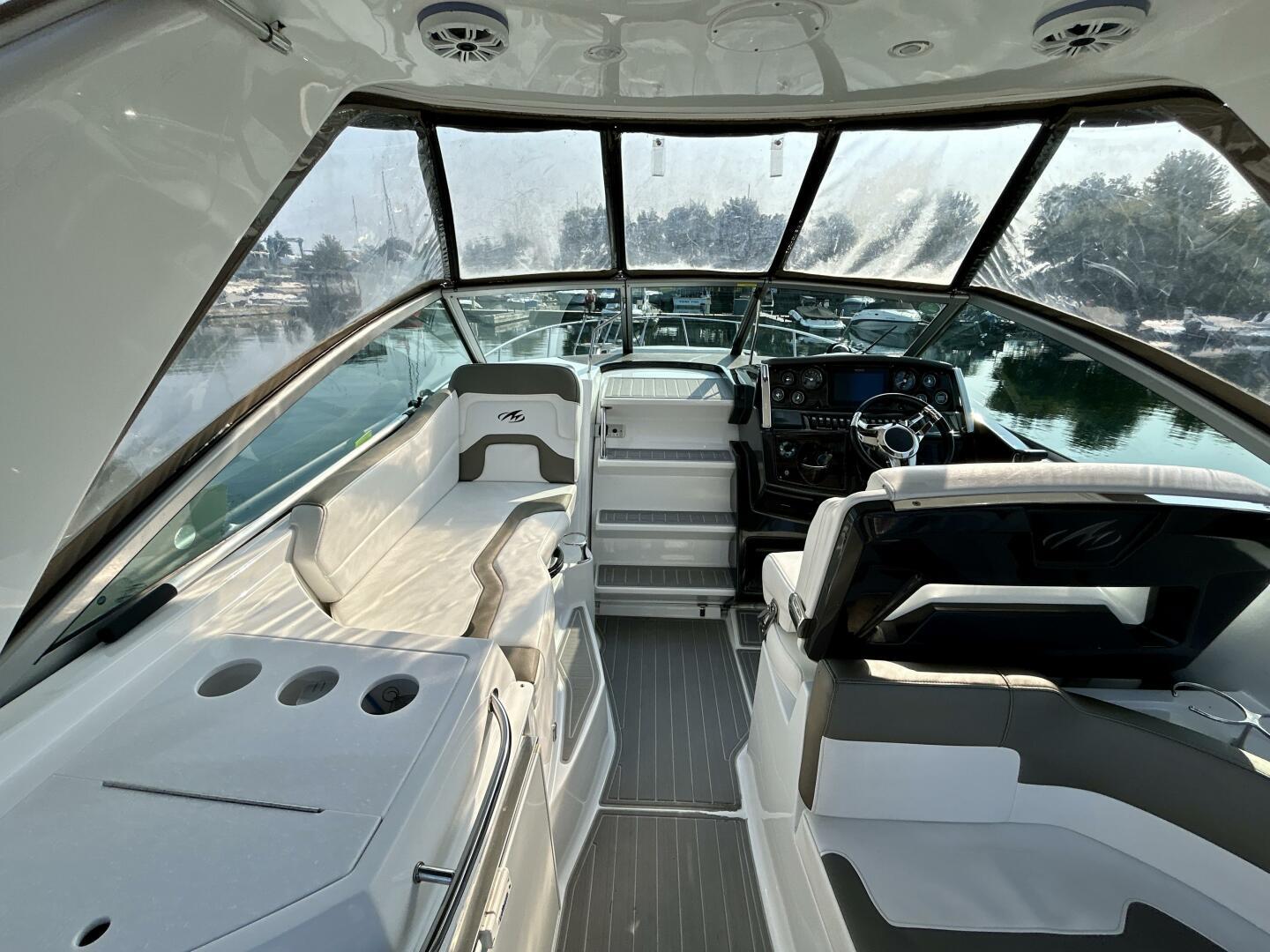 2018-monterey-295-sport-yacht-power-9531212-20250402082549609-1_XLARGE