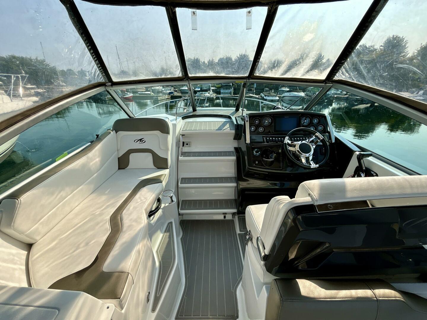 2018-monterey-295-sport-yacht-power-9531212-20250402082551638-1_XLARGE
