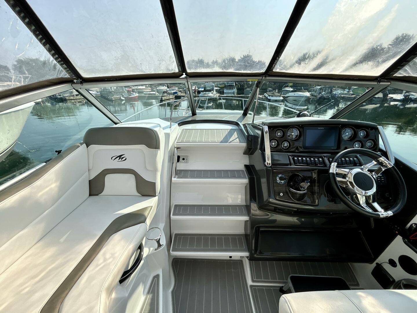2018-monterey-295-sport-yacht-power-9531212-20250402082553649-1_XLARGE