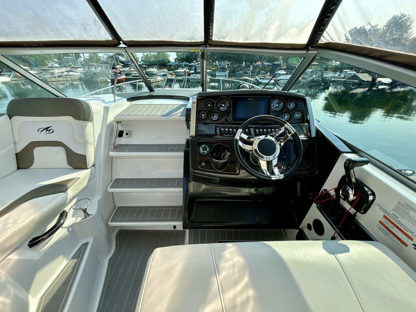 2018-monterey-295-sport-yacht-power-9531212-20250402082555657-1_XLARGE