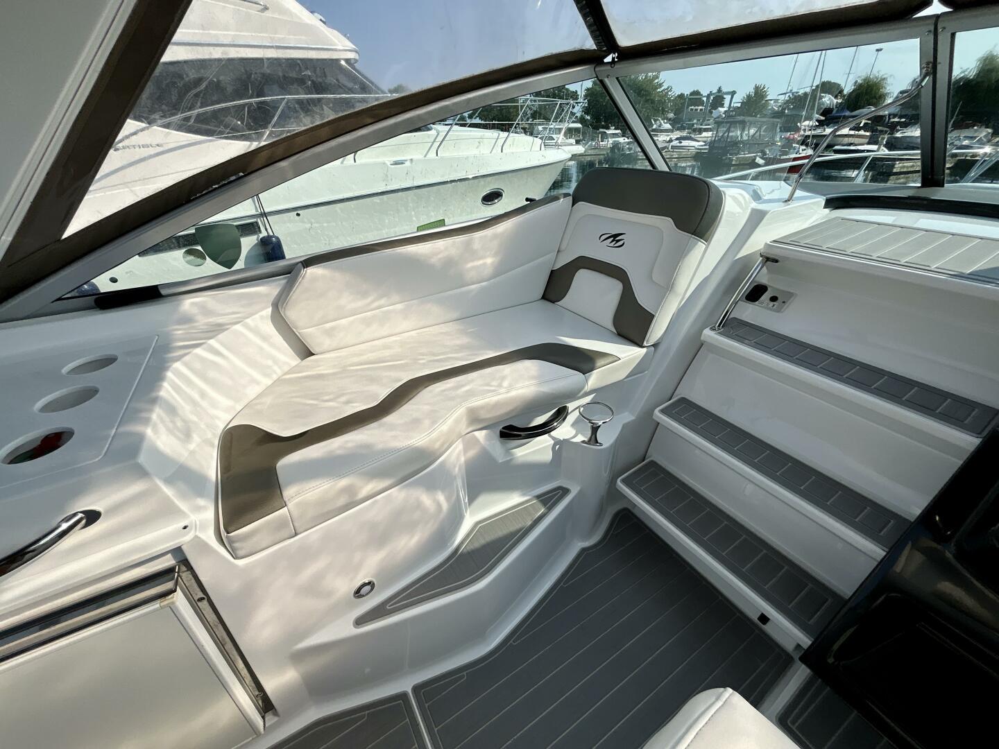 2018-monterey-295-sport-yacht-power-9531212-20250402082557706-1_XLARGE