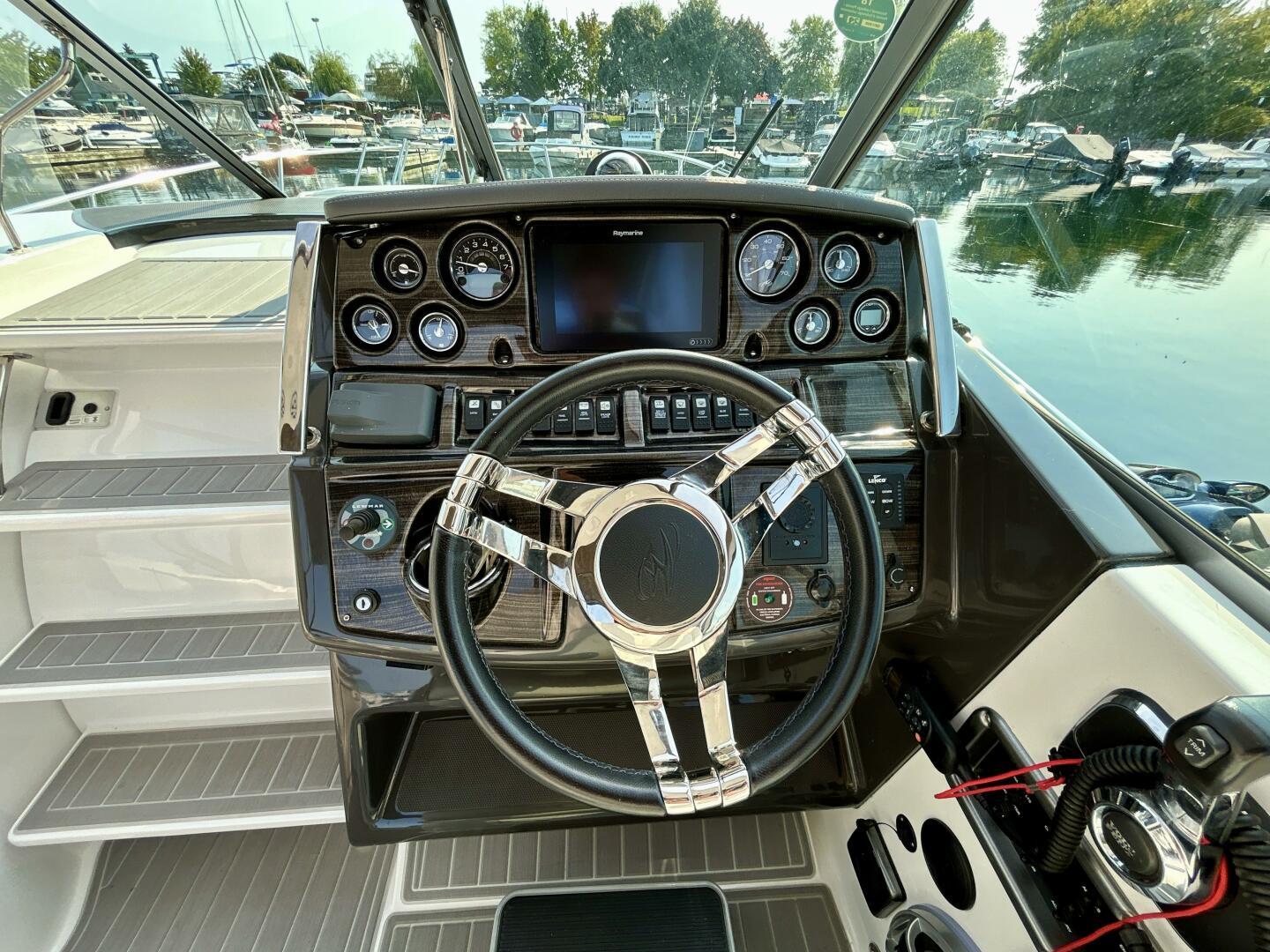 2018-monterey-295-sport-yacht-power-9531212-20250402082601747-1_XLARGE