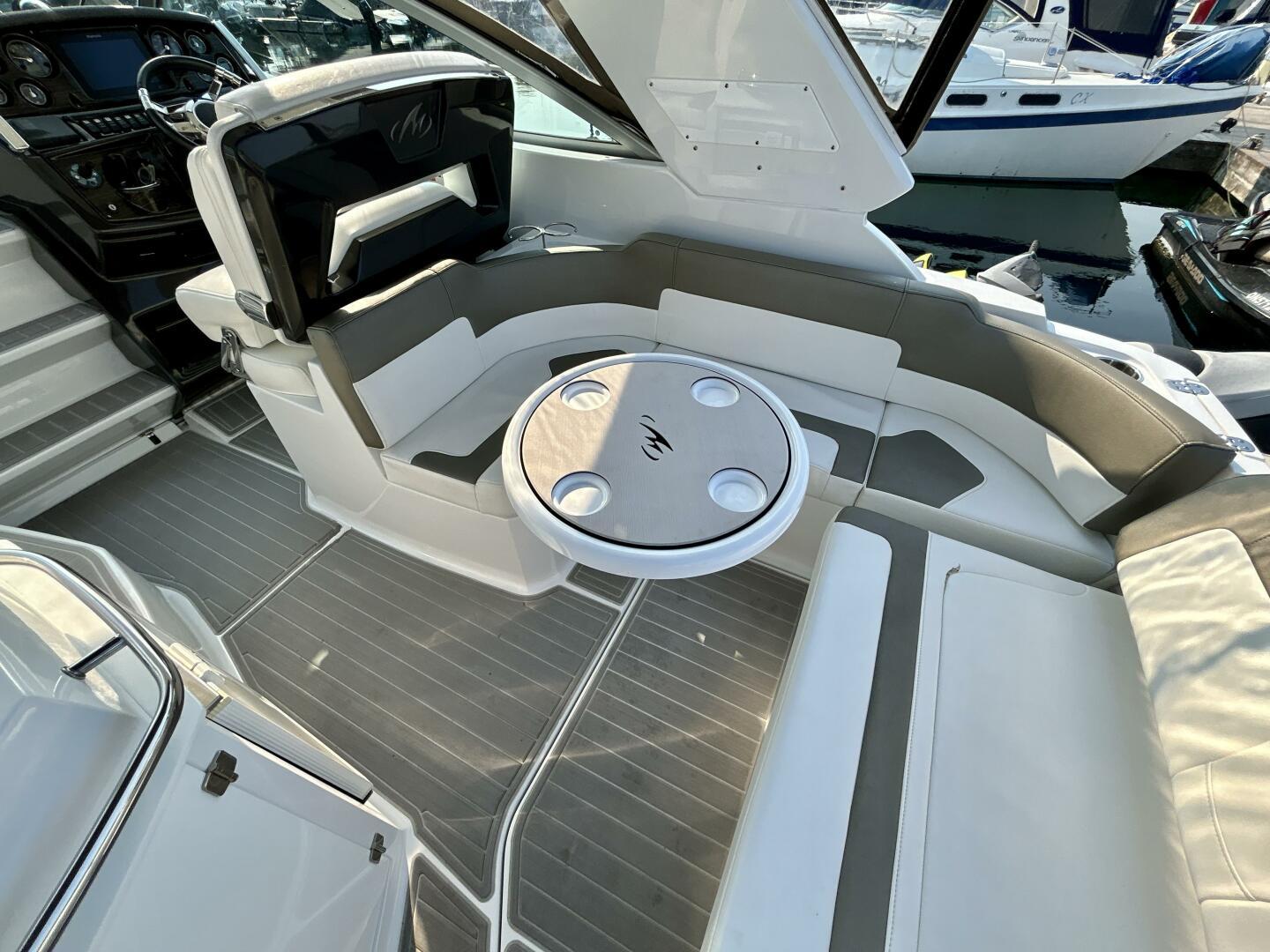 2018-monterey-295-sport-yacht-power-9531212-20250402082603690-1_XLARGE