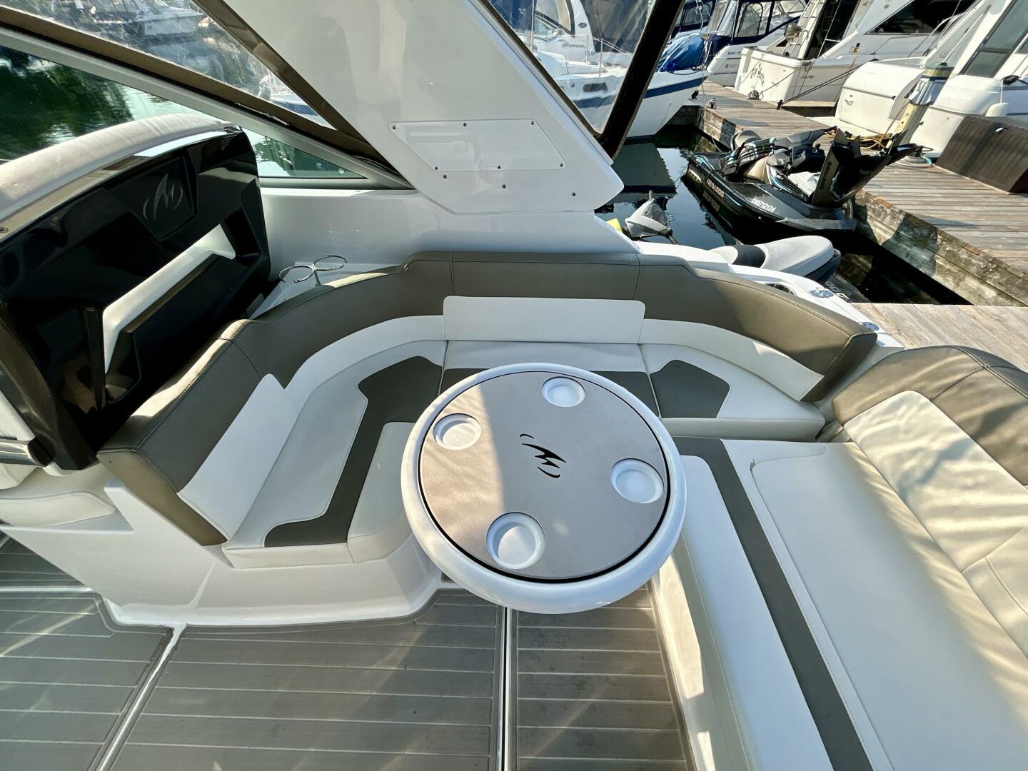 2018-monterey-295-sport-yacht-power-9531212-20250402082605692-1_XLARGE