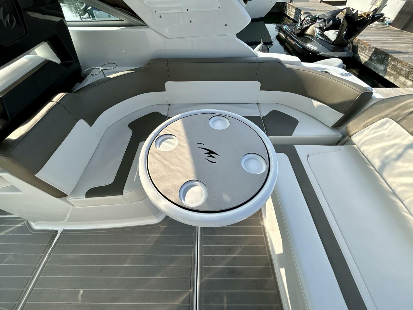 2018-monterey-295-sport-yacht-power-9531212-20250402082607685-1_XLARGE