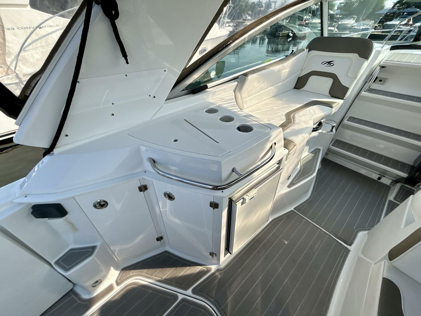 2018-monterey-295-sport-yacht-power-9531212-20250402082609691-1_XLARGE