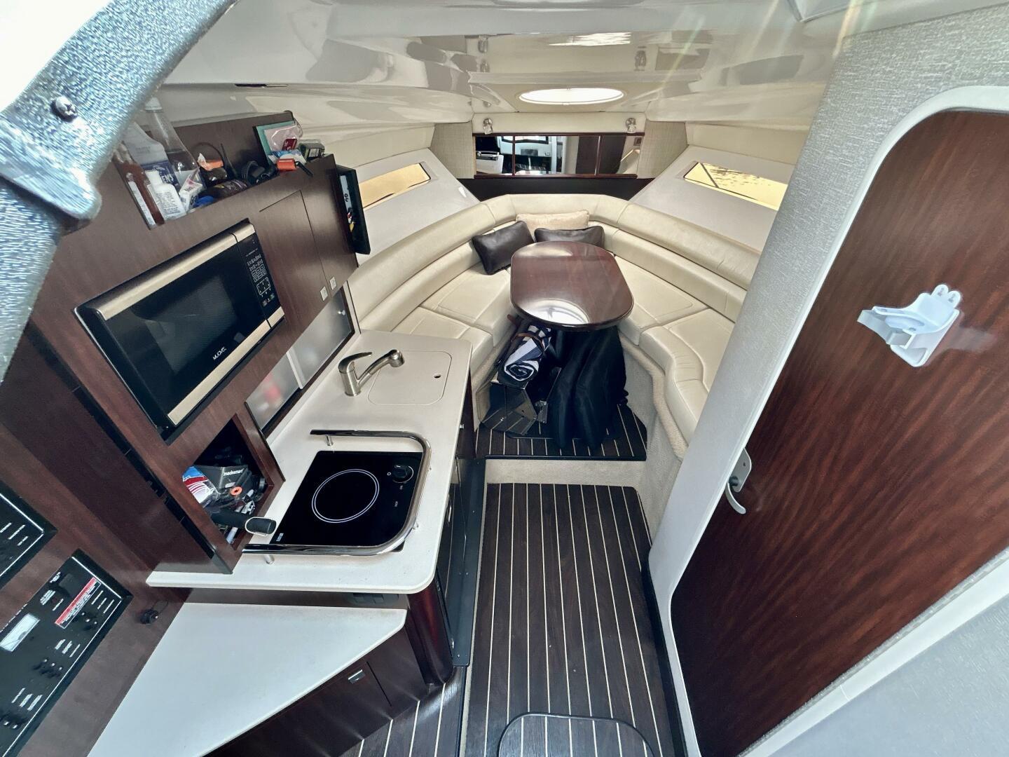 2018-monterey-295-sport-yacht-power-9531212-20250402082615732-1_XLARGE