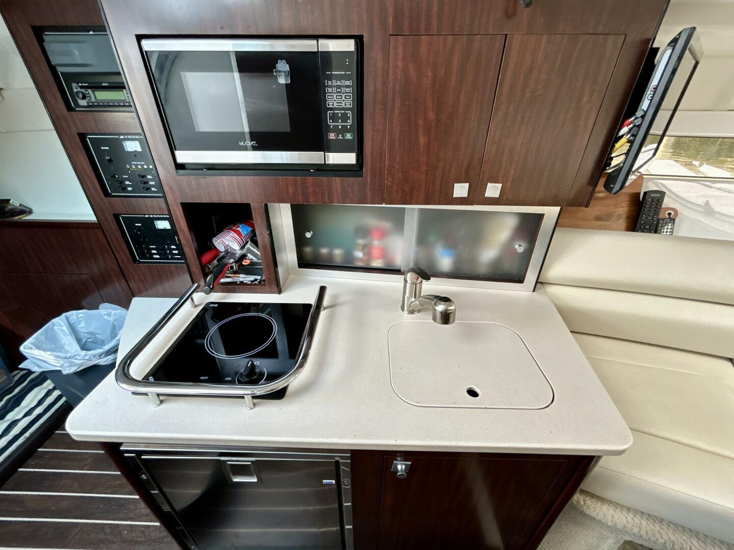 2018-monterey-295-sport-yacht-power-9531212-20250402082627778-1_XLARGE