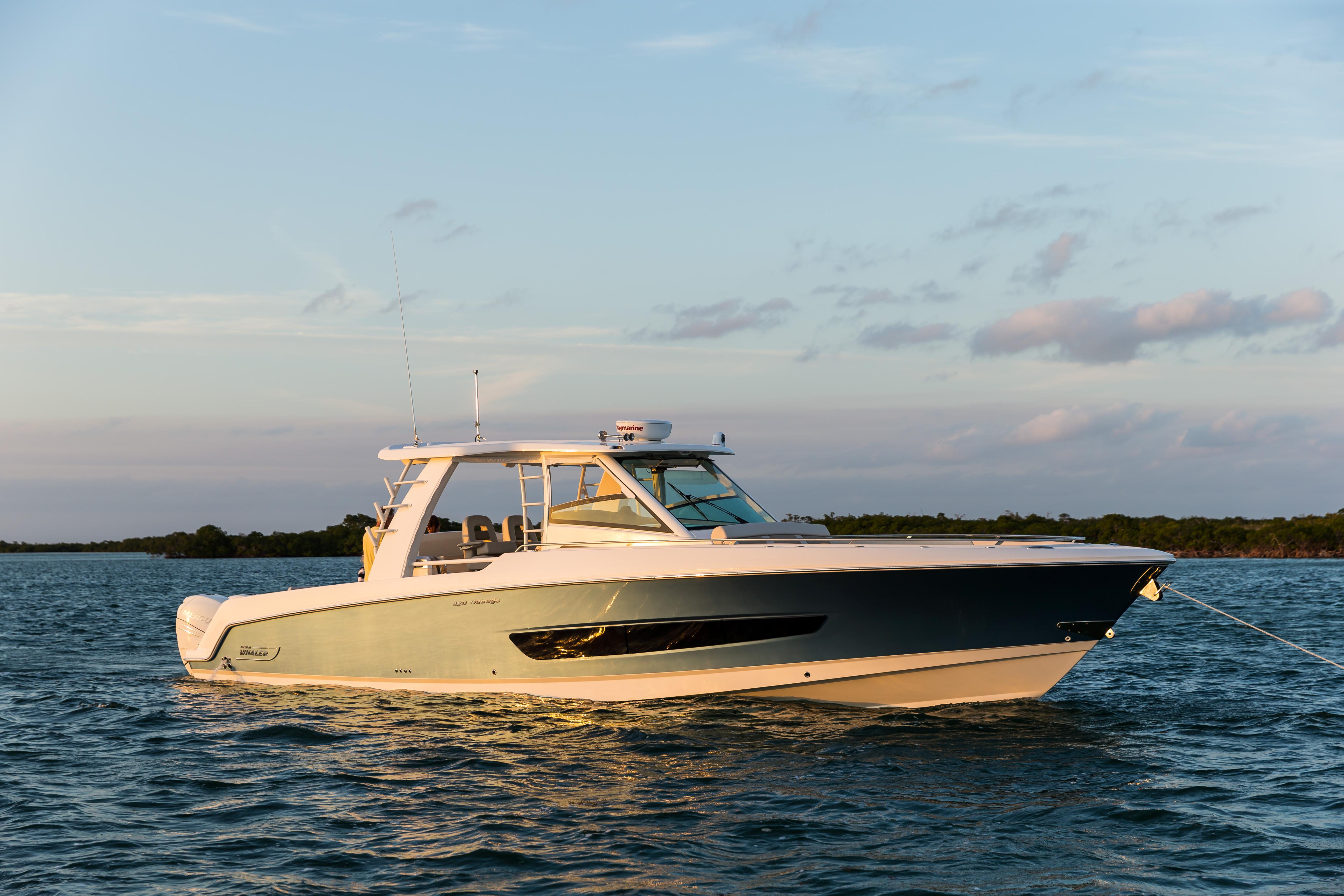 43 Boston Whaler 420 Outrage 2022 | HMY Yachts