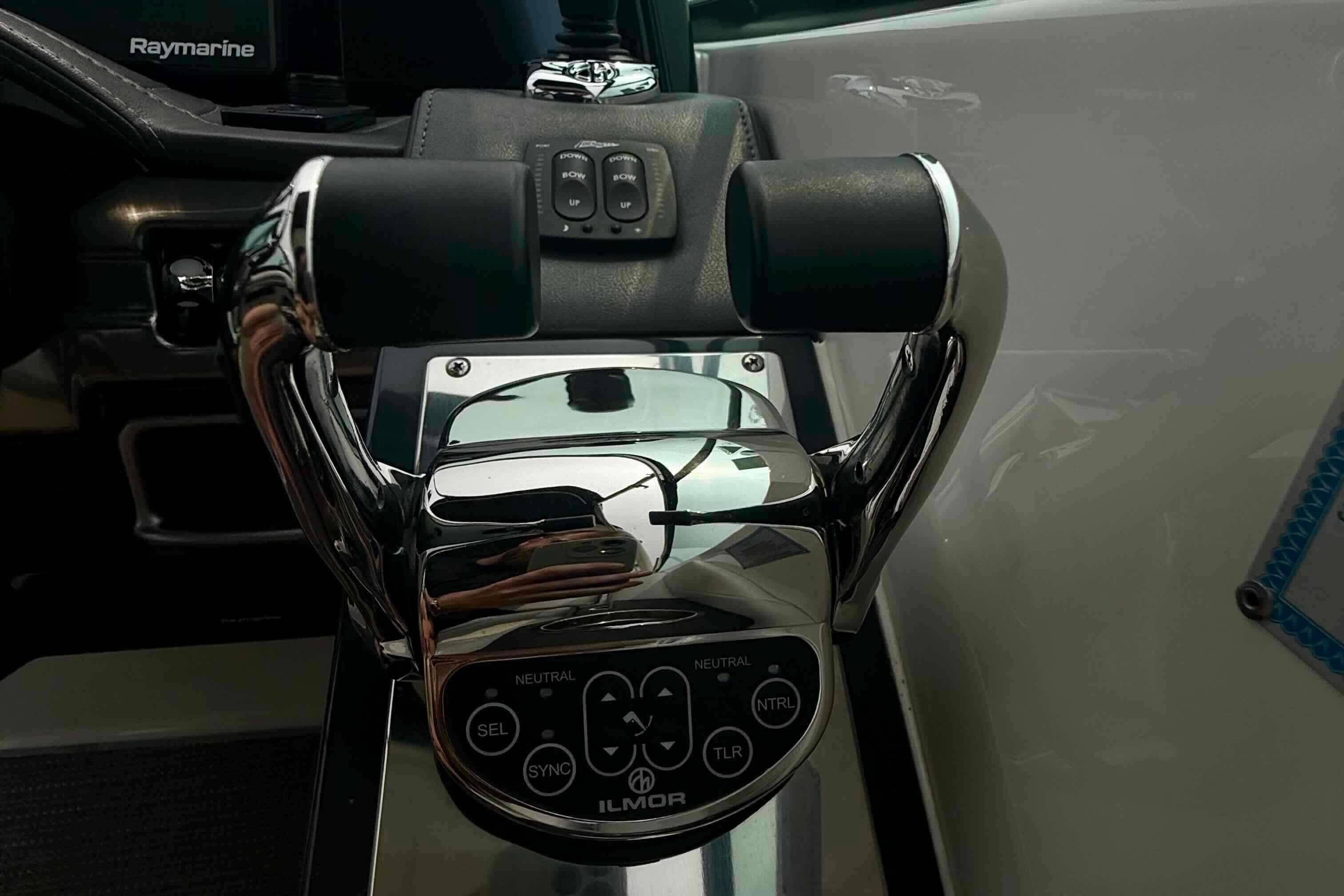 Throttle controls of a 2020 Formula 290 Bowrider boat with Ilmor system.