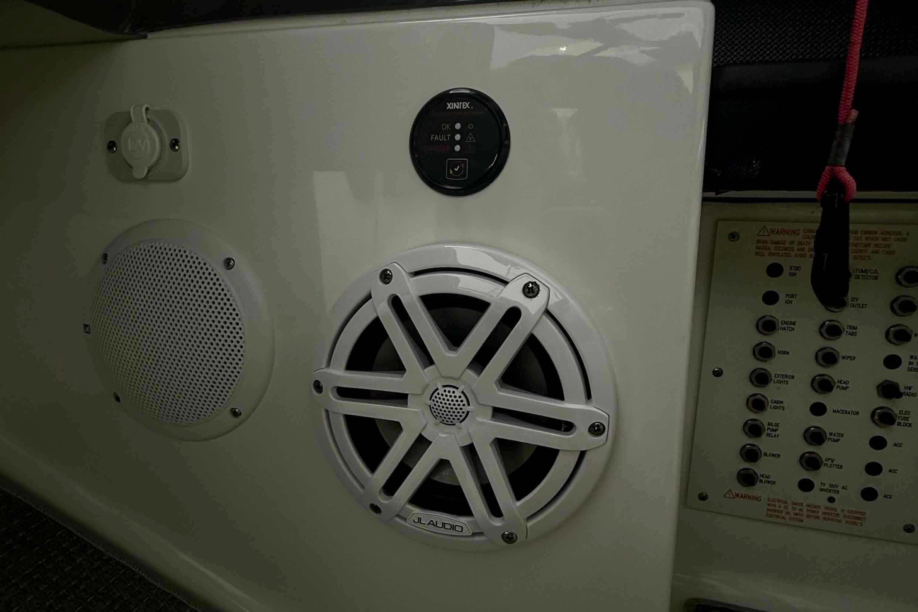 2020 Formula 290 Bowrider audio system with JL Audio speaker and control panel.
