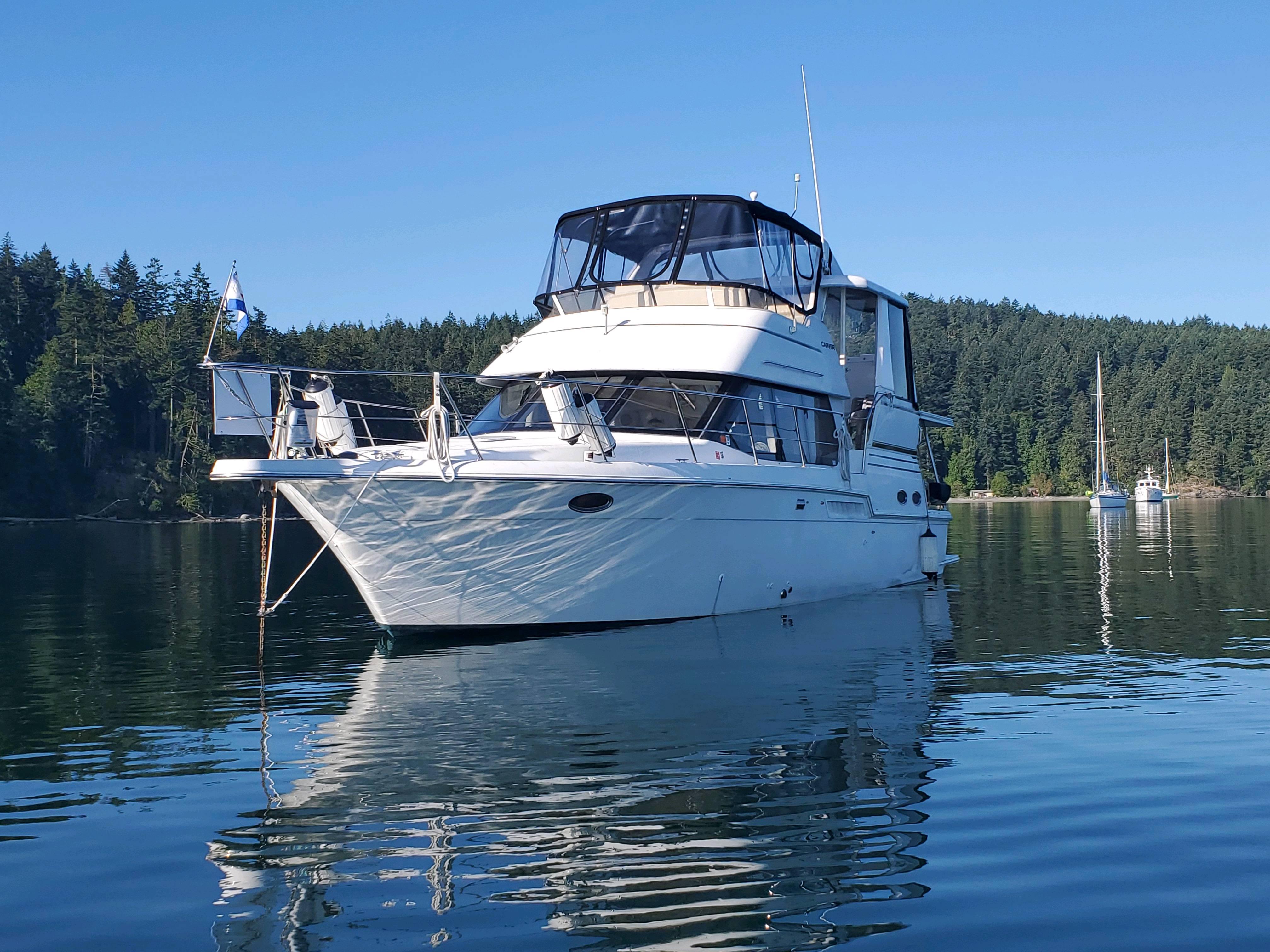 Carver 404 Cockpit Motor Yacht