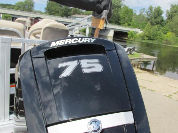 2022 Sun Tracker boat for sale, model of the boat is Bass Buggy 18 DLX & Image # 5 of 20
