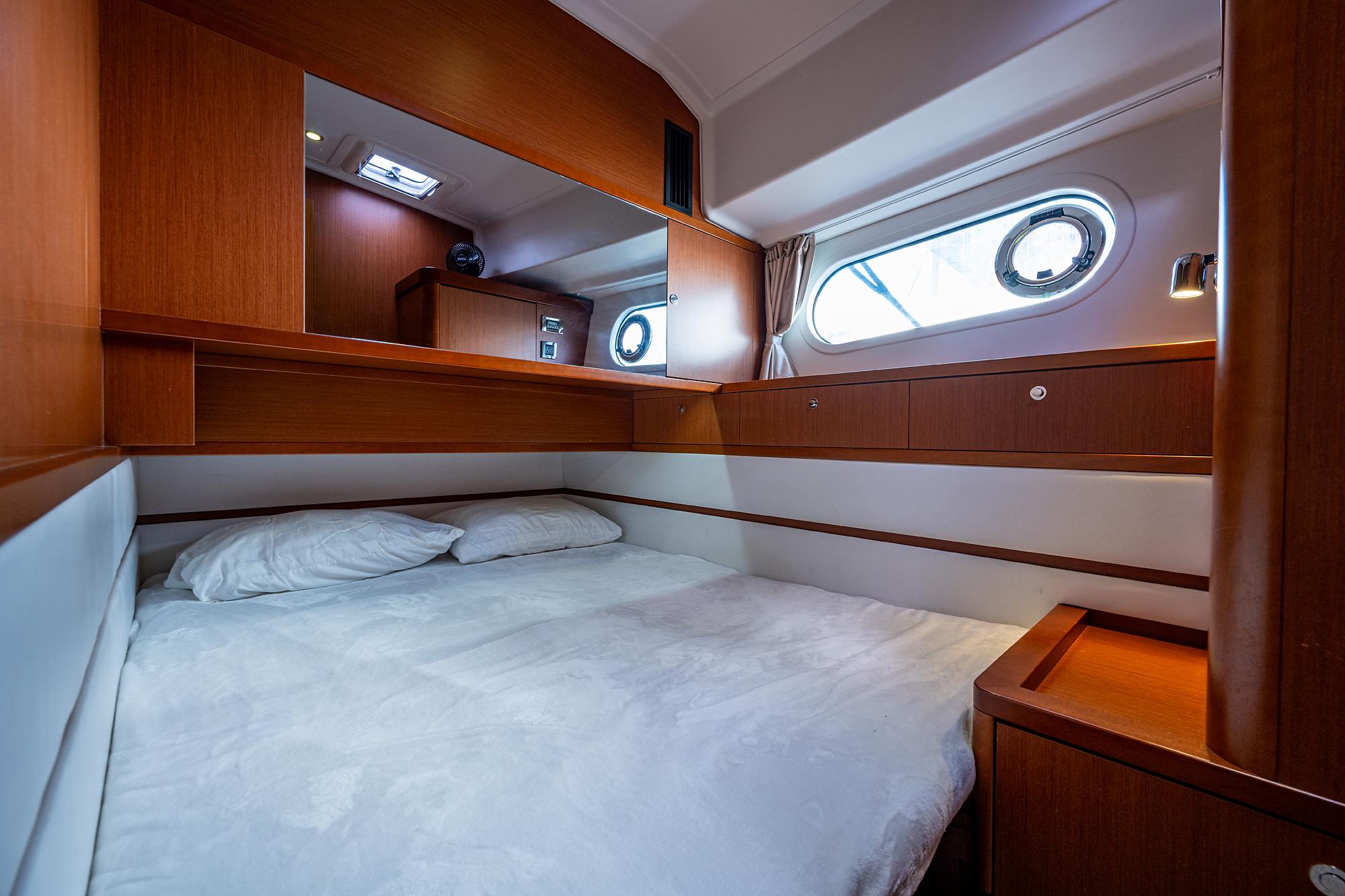 Beneteau 44 Southern Trawl - Guest Stateroom, Berth