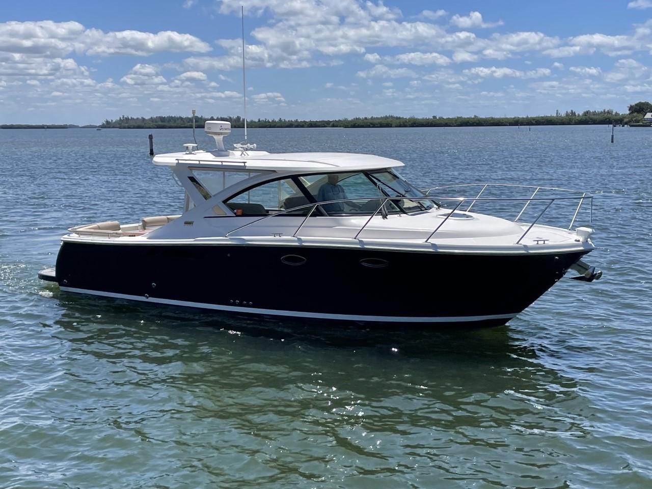 2015 TIARA YACHTS 3100 CORONET