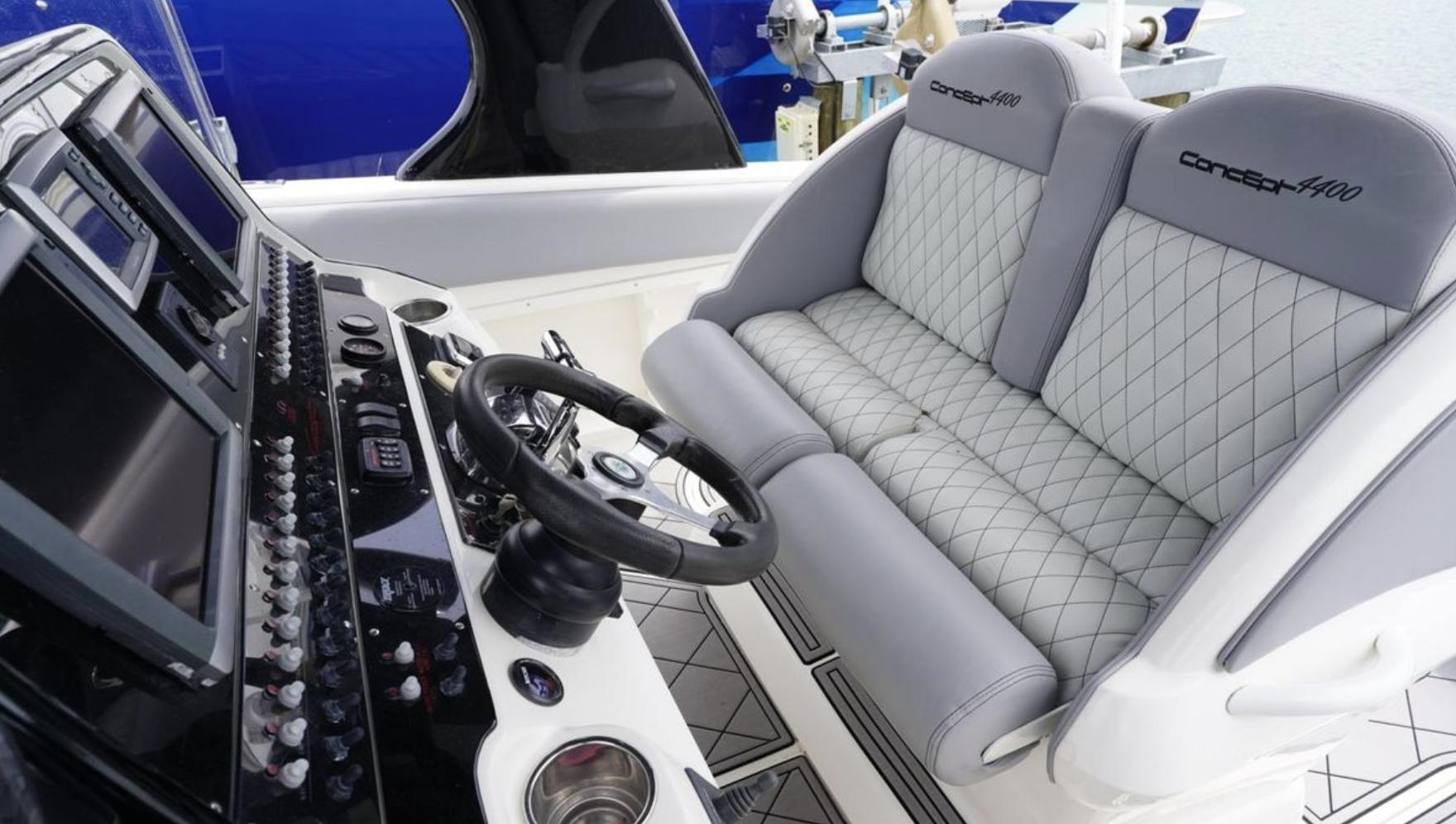 2010 Concept 4400 Sport Yacht