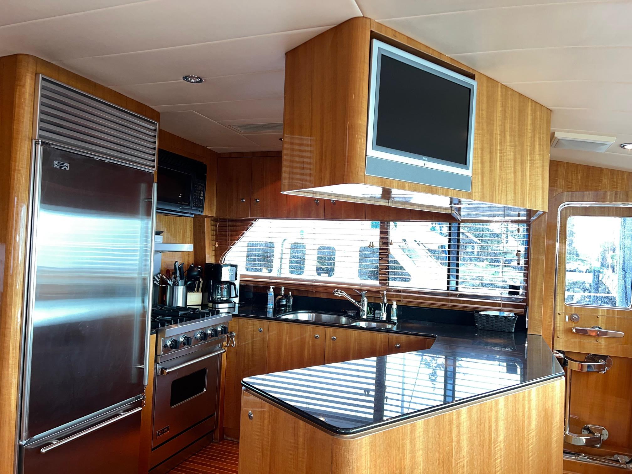 2001 Horizon Skylounge #TBBA82111 inventory image at Sun Country Yachts, South Lake Union (Seattle) 2001 Horizon Skylounge #TBBA82111 inventory image at Sun Country Yachts, South Lake Union (Seattle)