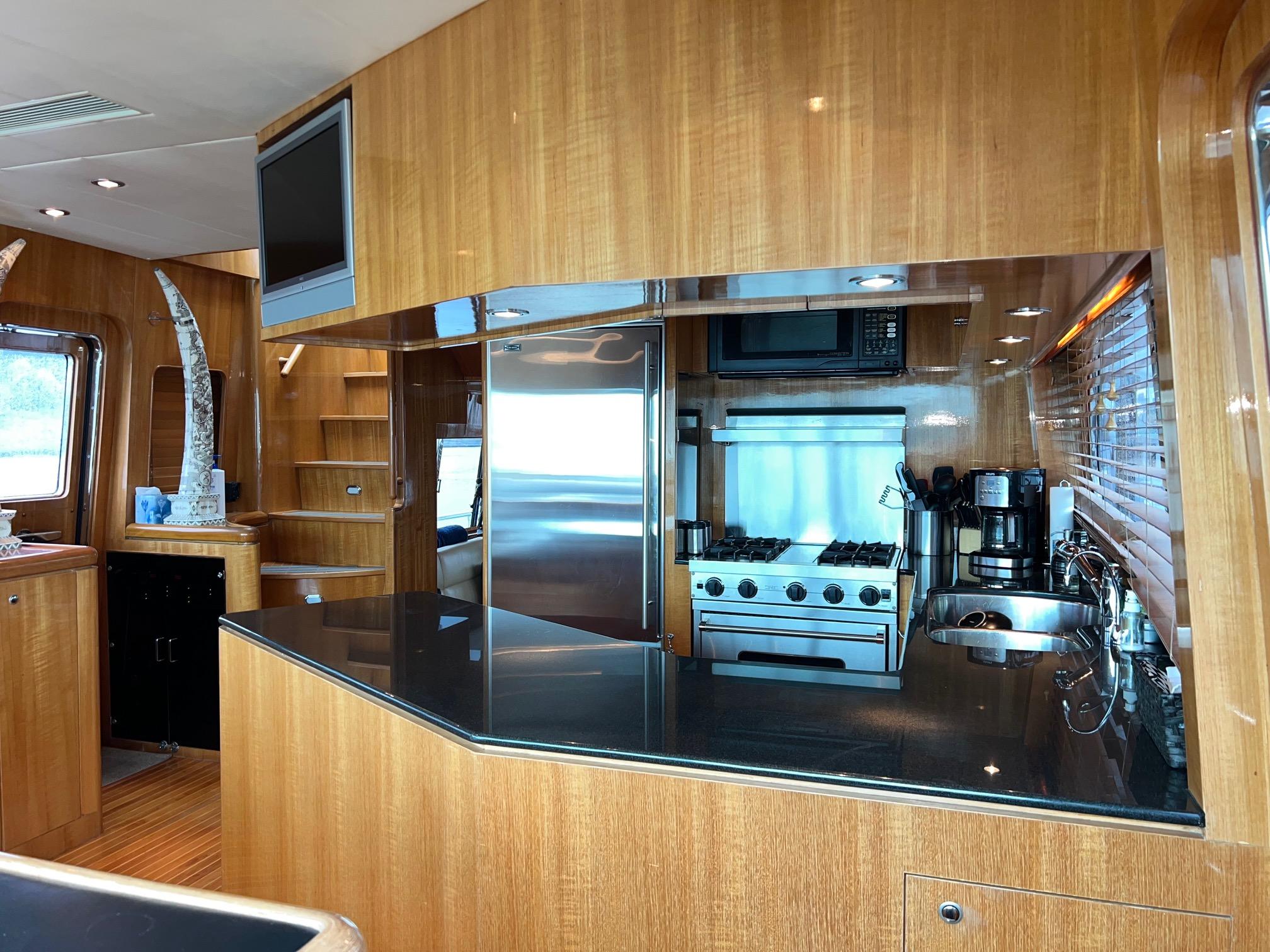 2001 Horizon Skylounge #TBBA82111 inventory image at Sun Country Yachts, South Lake Union (Seattle) 2001 Horizon Skylounge #TBBA82111 inventory image at Sun Country Yachts, South Lake Union (Seattle)