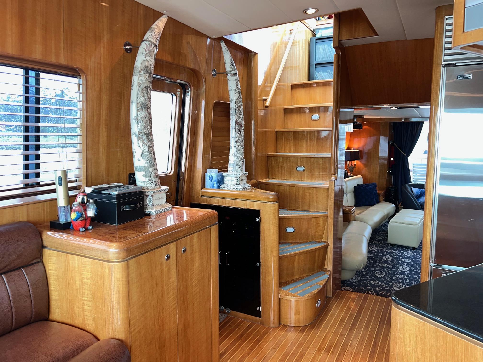 2001 Horizon Skylounge #TBBA82111 inventory image at Sun Country Yachts, South Lake Union (Seattle) 2001 Horizon Skylounge #TBBA82111 inventory image at Sun Country Yachts, South Lake Union (Seattle)