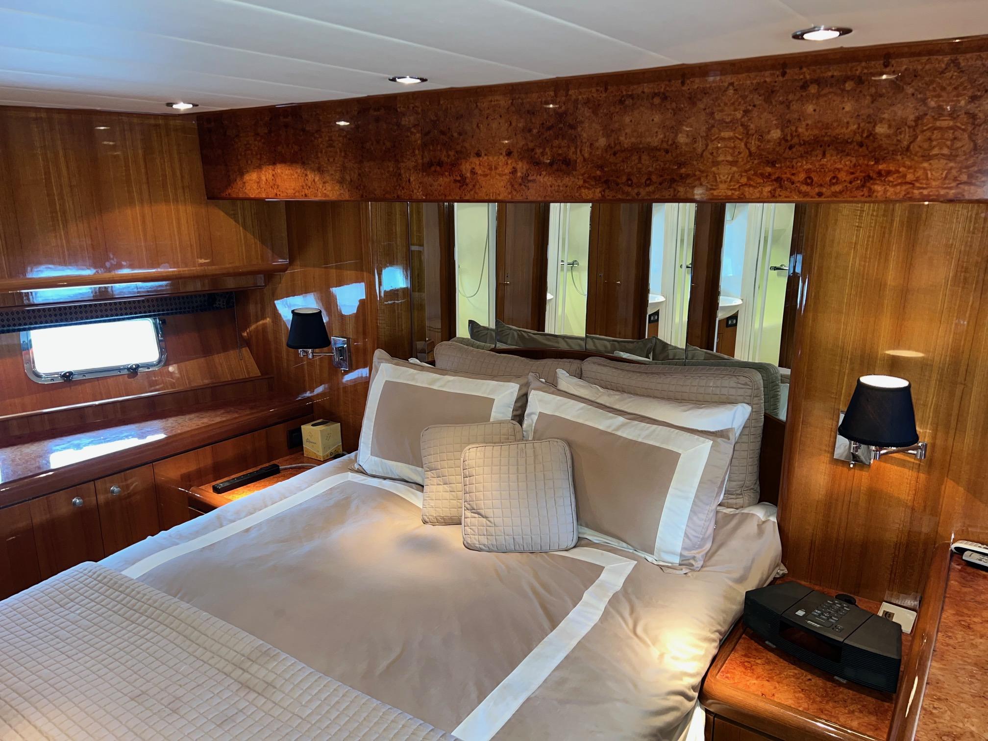 2001 Horizon Skylounge #TBBA82111 inventory image at Sun Country Yachts, South Lake Union (Seattle) 2001 Horizon Skylounge #TBBA82111 inventory image at Sun Country Yachts, South Lake Union (Seattle)