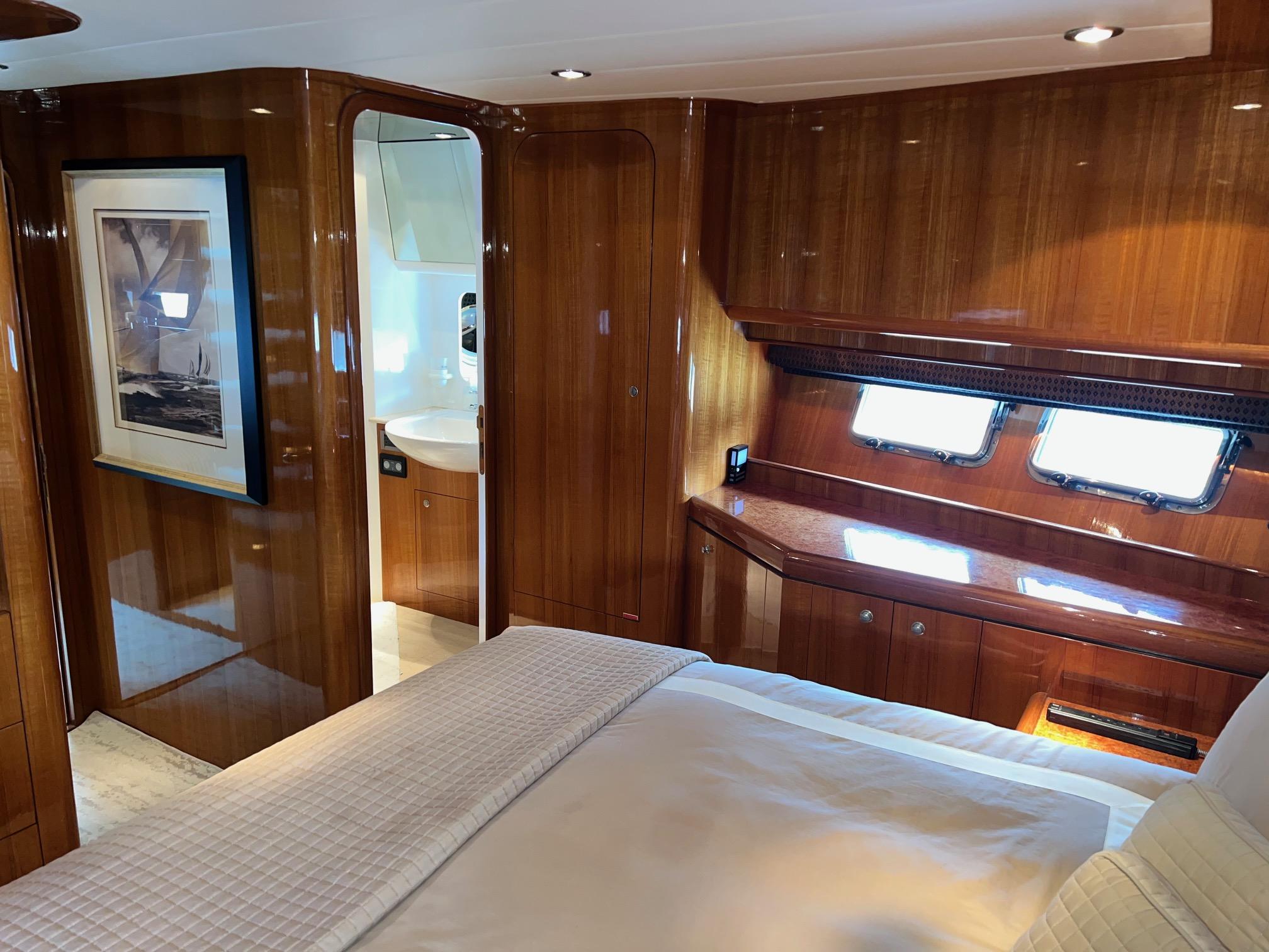 2001 Horizon Skylounge #TBBA82111 inventory image at Sun Country Yachts, South Lake Union (Seattle) 2001 Horizon Skylounge #TBBA82111 inventory image at Sun Country Yachts, South Lake Union (Seattle)