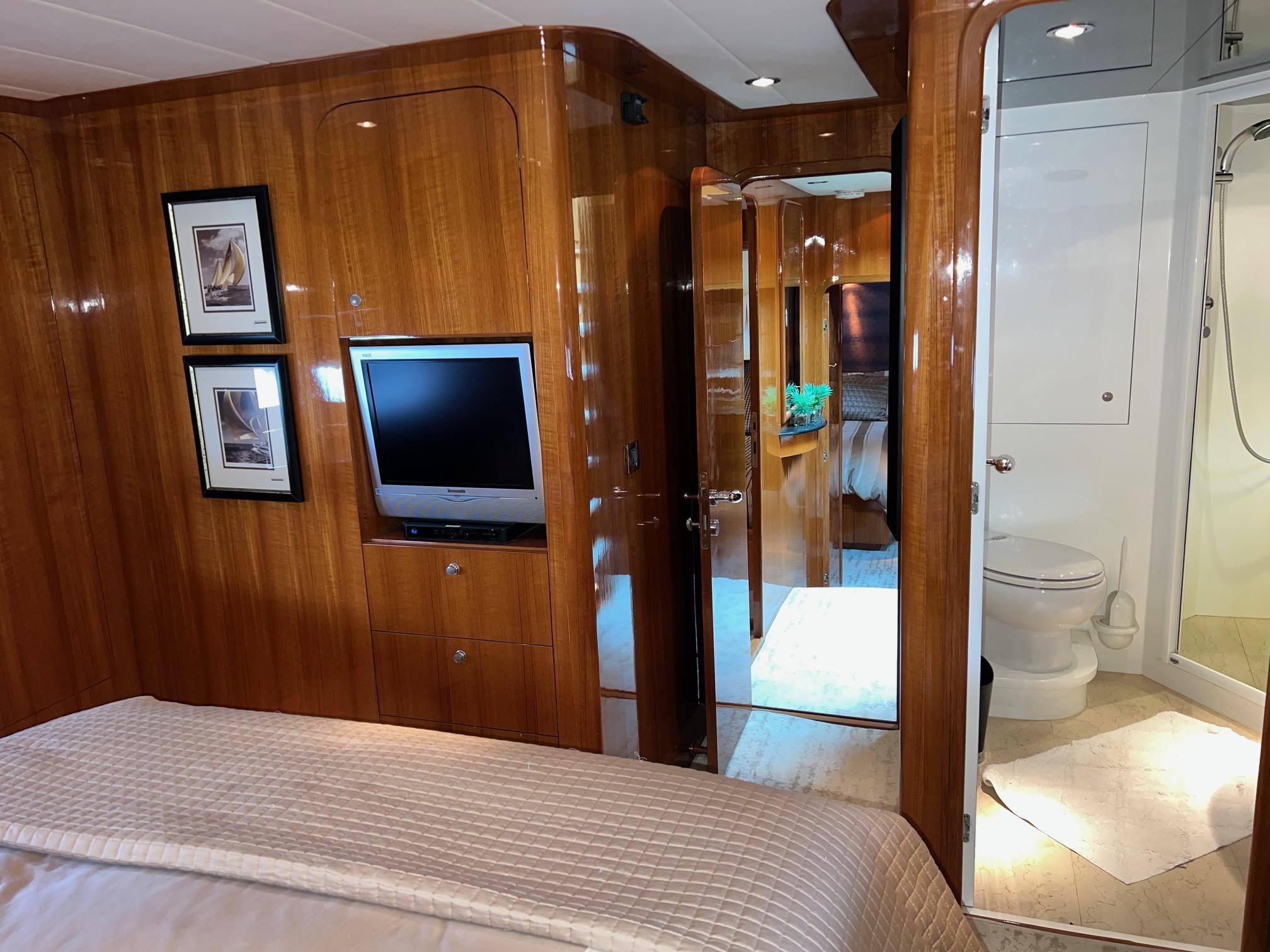 2001 Horizon Skylounge #TBBA82111 inventory image at Sun Country Yachts, South Lake Union (Seattle) 2001 Horizon Skylounge #TBBA82111 inventory image at Sun Country Yachts, South Lake Union (Seattle)