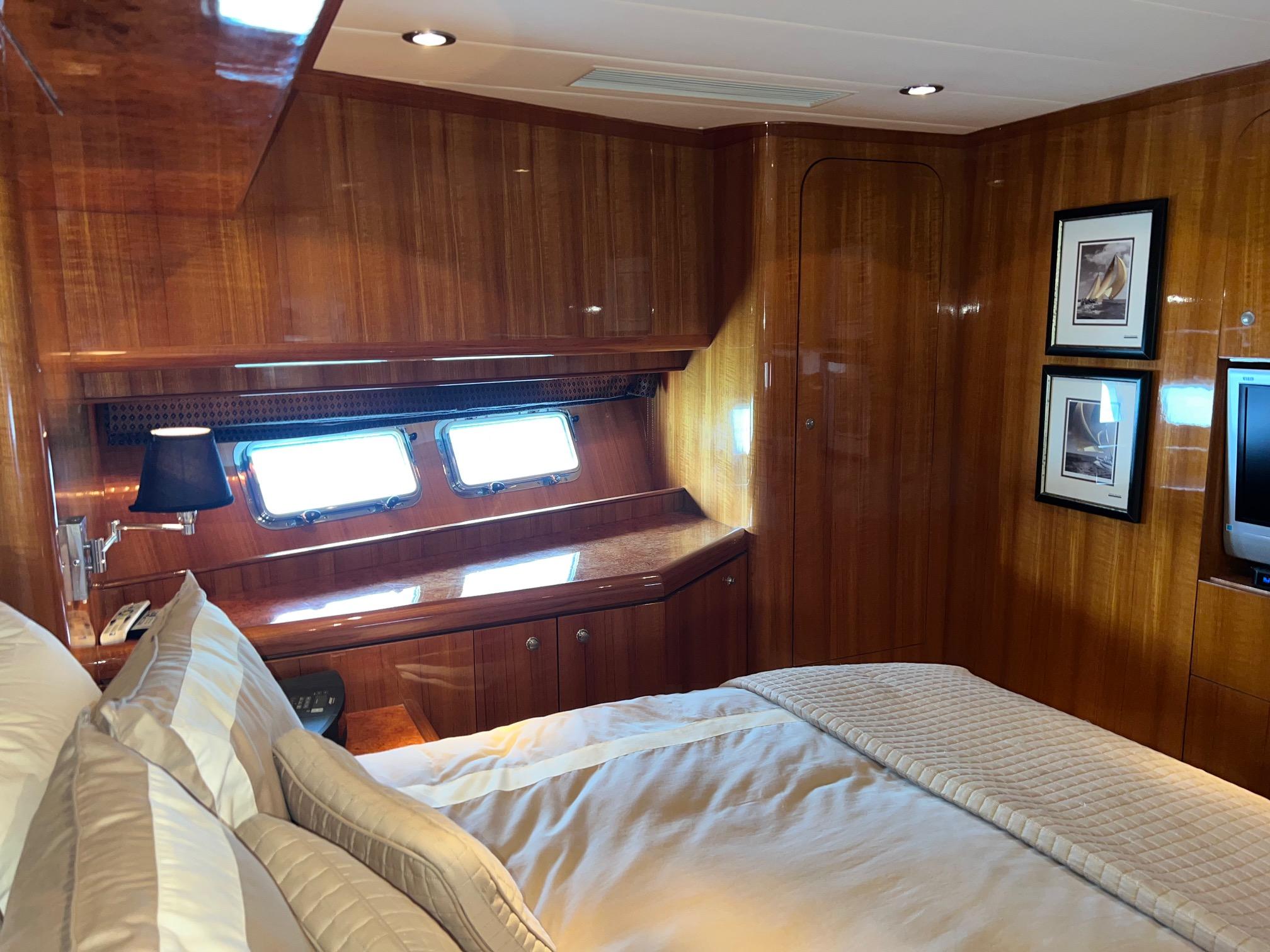 2001 Horizon Skylounge #TBBA82111 inventory image at Sun Country Yachts, South Lake Union (Seattle) 2001 Horizon Skylounge #TBBA82111 inventory image at Sun Country Yachts, South Lake Union (Seattle)