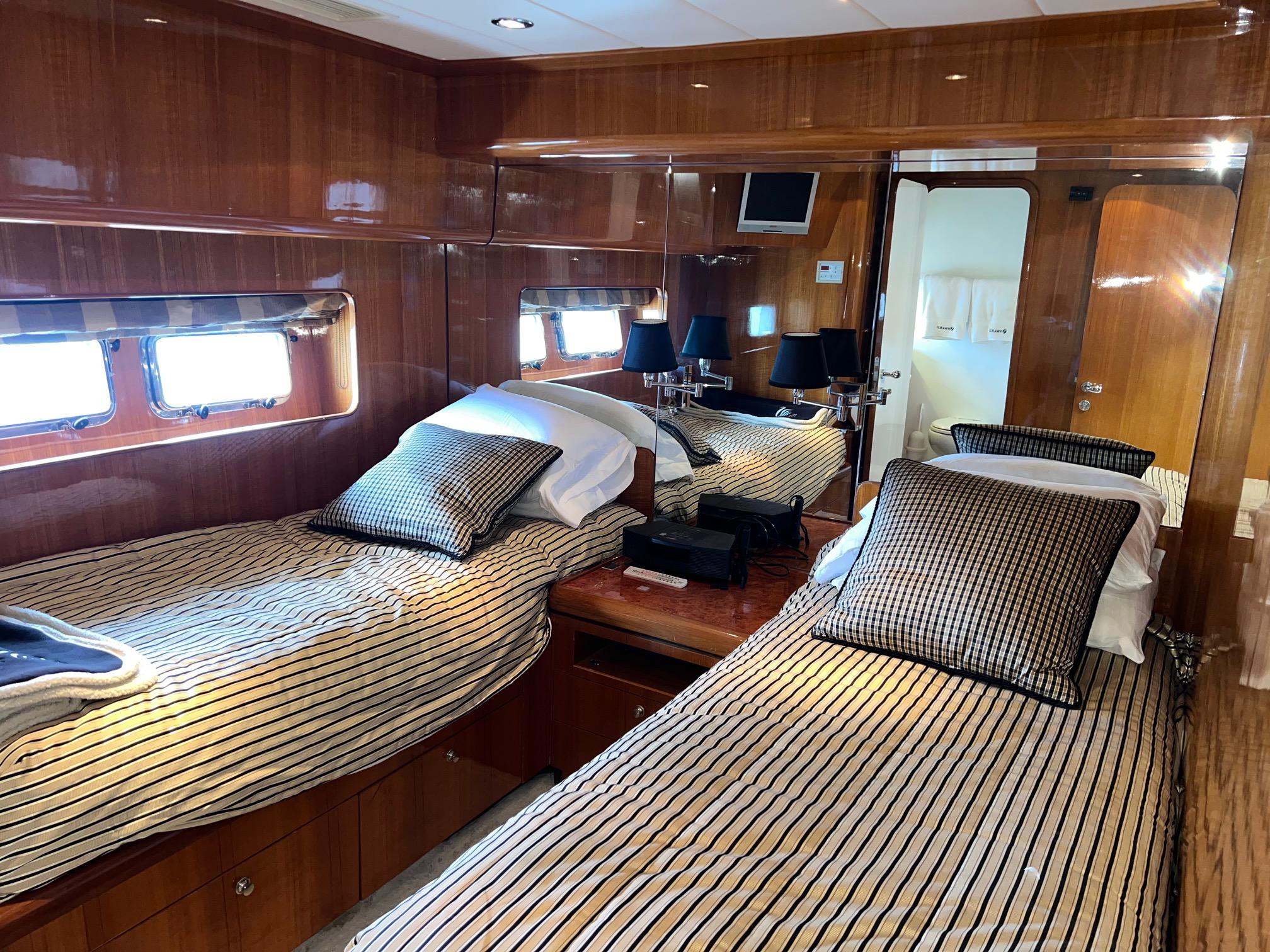 2001 Horizon Skylounge #TBBA82111 inventory image at Sun Country Yachts, South Lake Union (Seattle) 2001 Horizon Skylounge #TBBA82111 inventory image at Sun Country Yachts, South Lake Union (Seattle)