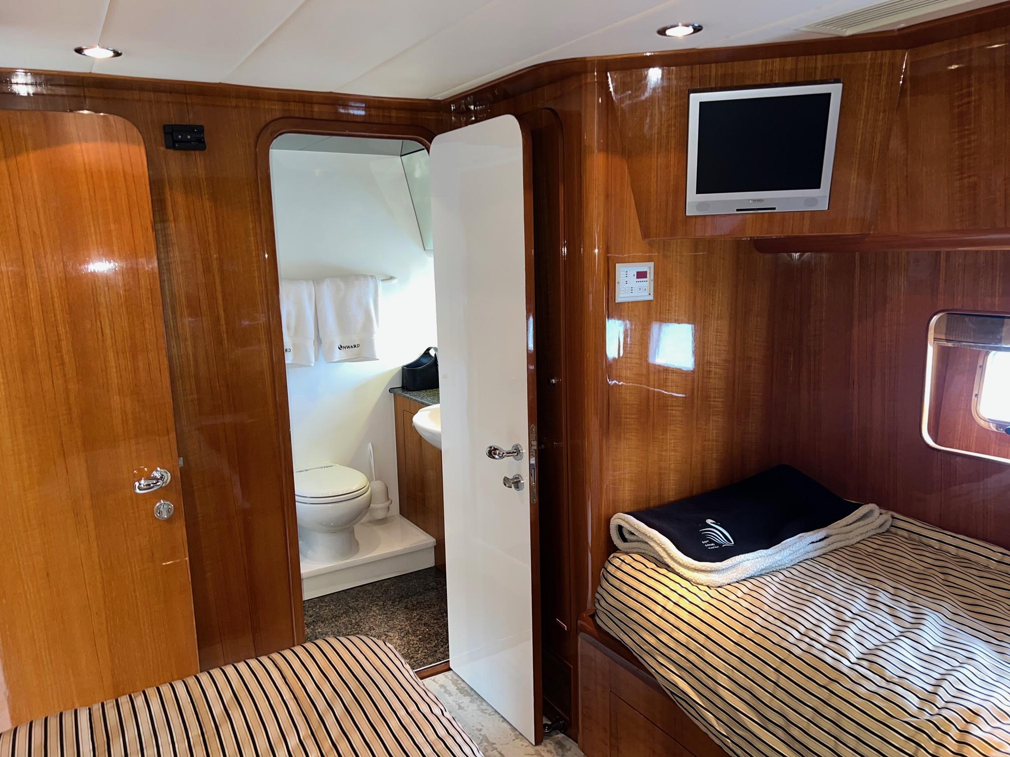 2001 Horizon Skylounge #TBBA82111 inventory image at Sun Country Yachts, South Lake Union (Seattle) 2001 Horizon Skylounge #TBBA82111 inventory image at Sun Country Yachts, South Lake Union (Seattle)