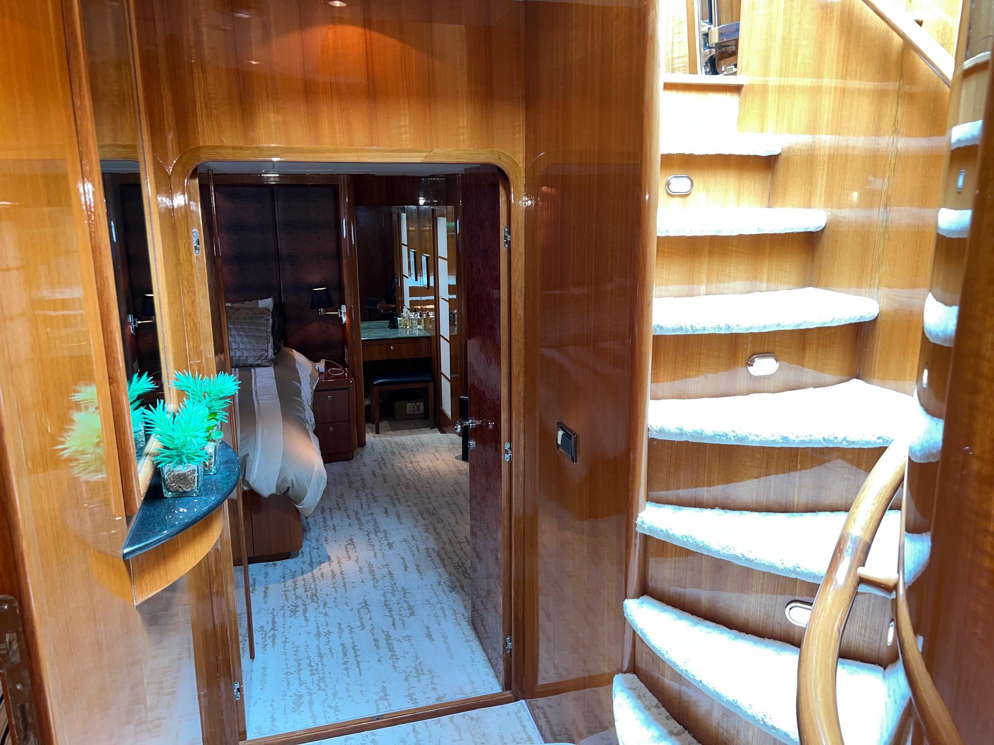 2001 Horizon Skylounge #TBBA82111 inventory image at Sun Country Yachts, South Lake Union (Seattle) 2001 Horizon Skylounge #TBBA82111 inventory image at Sun Country Yachts, South Lake Union (Seattle)