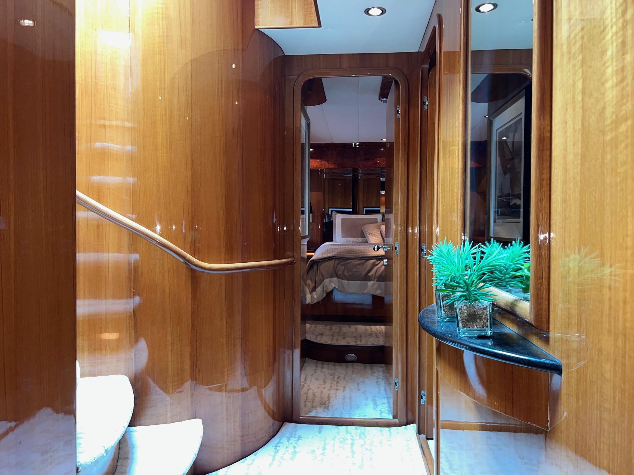 2001 Horizon Skylounge #TBBA82111 inventory image at Sun Country Yachts, South Lake Union (Seattle) 2001 Horizon Skylounge #TBBA82111 inventory image at Sun Country Yachts, South Lake Union (Seattle)