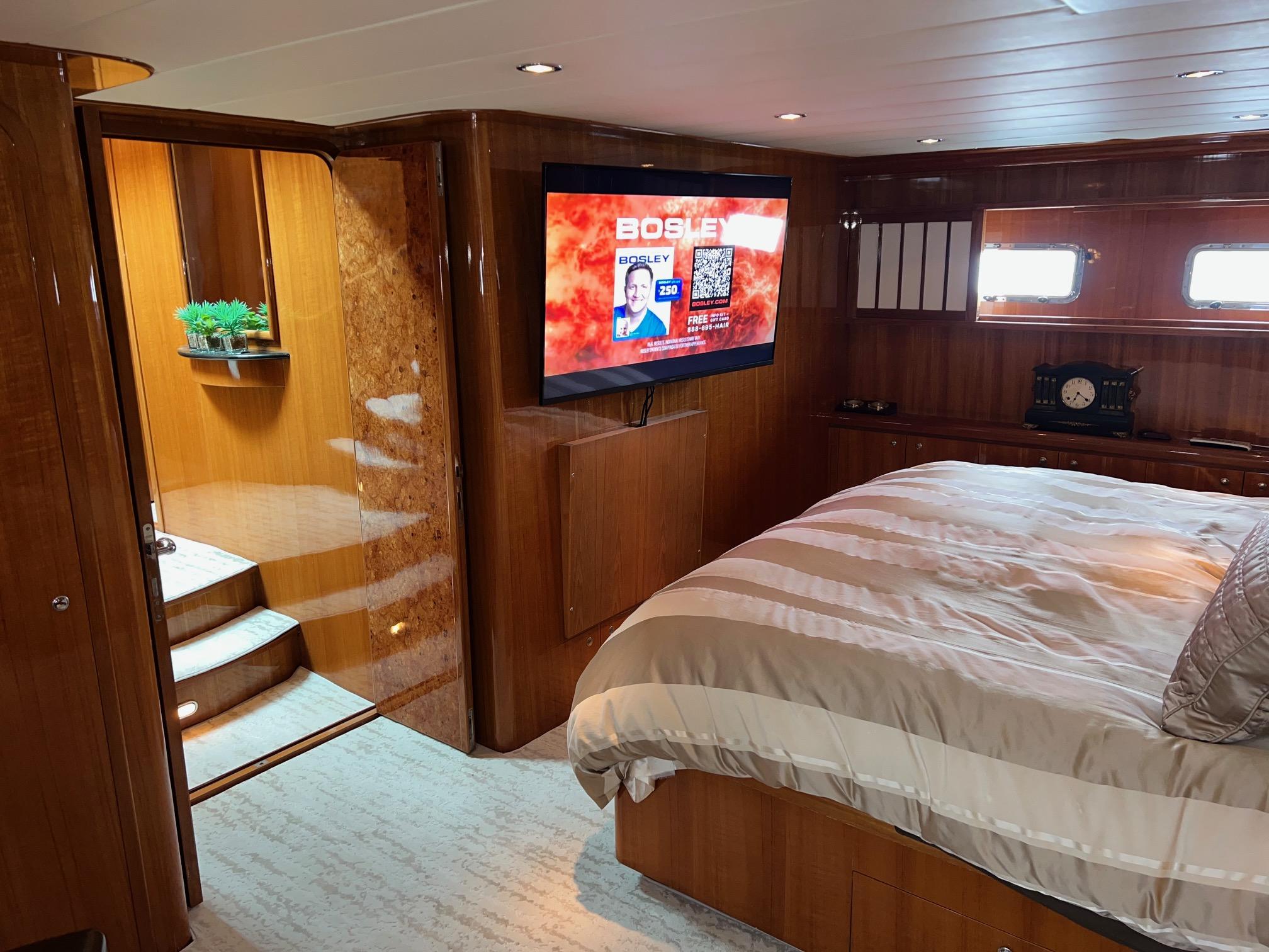 2001 Horizon Skylounge #TBBA82111 inventory image at Sun Country Yachts, South Lake Union (Seattle) 2001 Horizon Skylounge #TBBA82111 inventory image at Sun Country Yachts, South Lake Union (Seattle)