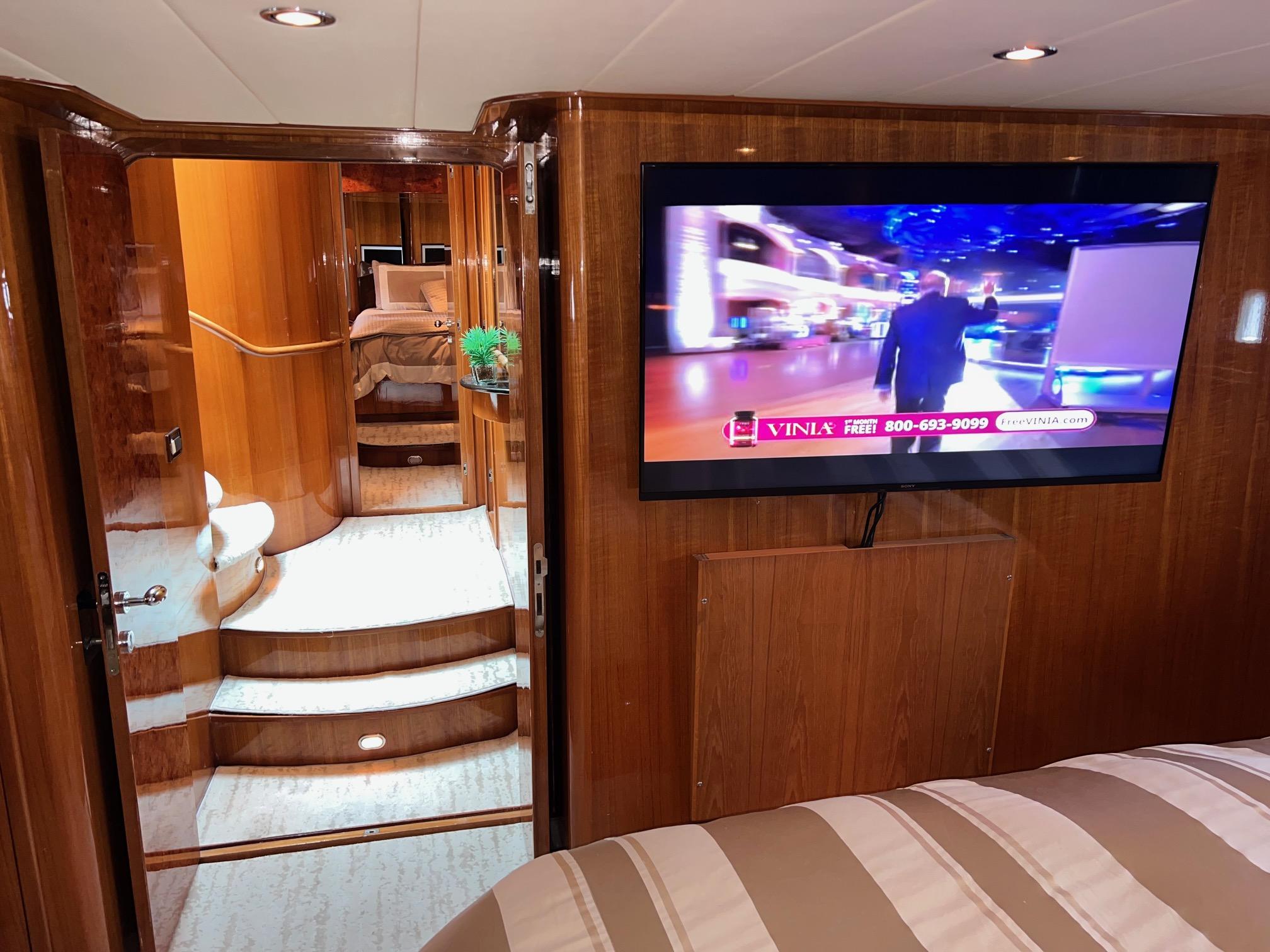 2001 Horizon Skylounge #TBBA82111 inventory image at Sun Country Yachts, South Lake Union (Seattle) 2001 Horizon Skylounge #TBBA82111 inventory image at Sun Country Yachts, South Lake Union (Seattle)
