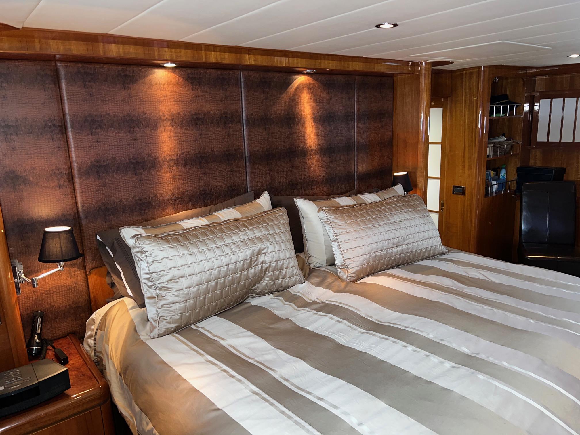 2001 Horizon Skylounge #TBBA82111 inventory image at Sun Country Yachts, South Lake Union (Seattle) 2001 Horizon Skylounge #TBBA82111 inventory image at Sun Country Yachts, South Lake Union (Seattle)