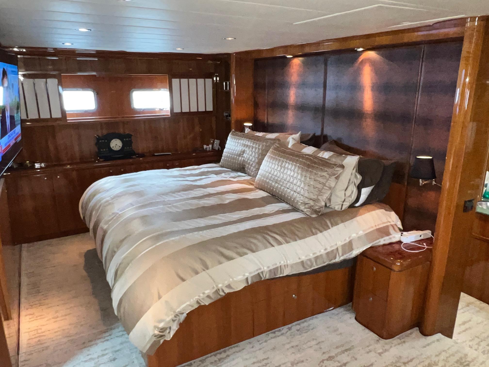 2001 Horizon Skylounge #TBBA82111 inventory image at Sun Country Yachts, South Lake Union (Seattle) 2001 Horizon Skylounge #TBBA82111 inventory image at Sun Country Yachts, South Lake Union (Seattle)