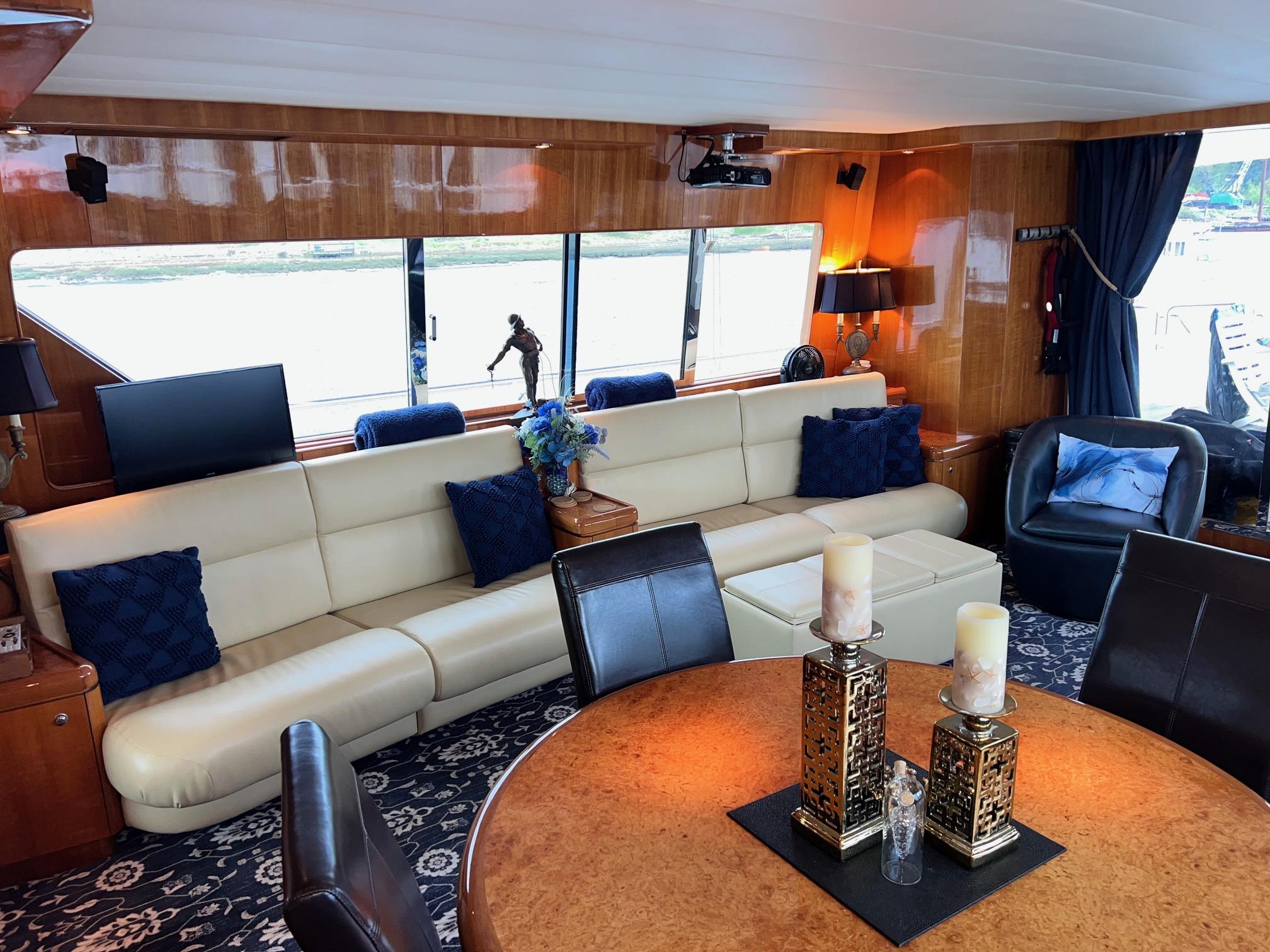 2001 Horizon Skylounge #TBBA82111 inventory image at Sun Country Yachts, South Lake Union (Seattle) 2001 Horizon Skylounge #TBBA82111 inventory image at Sun Country Yachts, South Lake Union (Seattle)