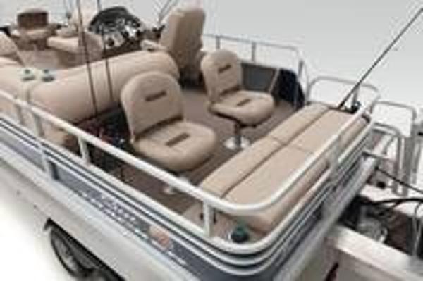 2021 Sun Tracker boat for sale, model of the boat is FISHIN' BARGE® 22 DLX & Image # 10 of 35
