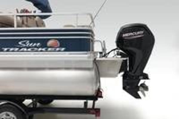 2021 Sun Tracker boat for sale, model of the boat is FISHIN' BARGE® 22 DLX & Image # 9 of 35