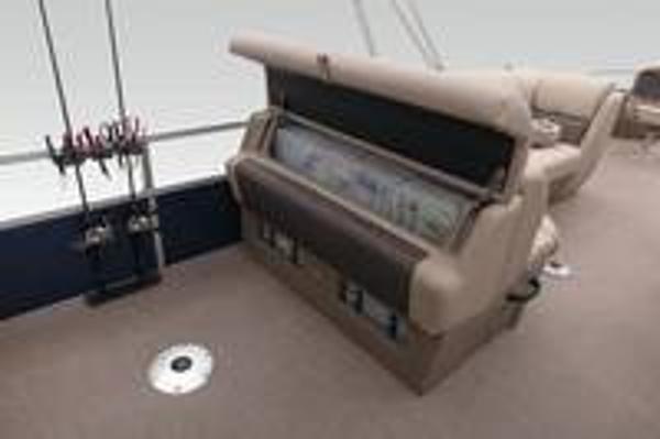 2021 Sun Tracker boat for sale, model of the boat is FISHIN' BARGE® 22 DLX & Image # 32 of 35