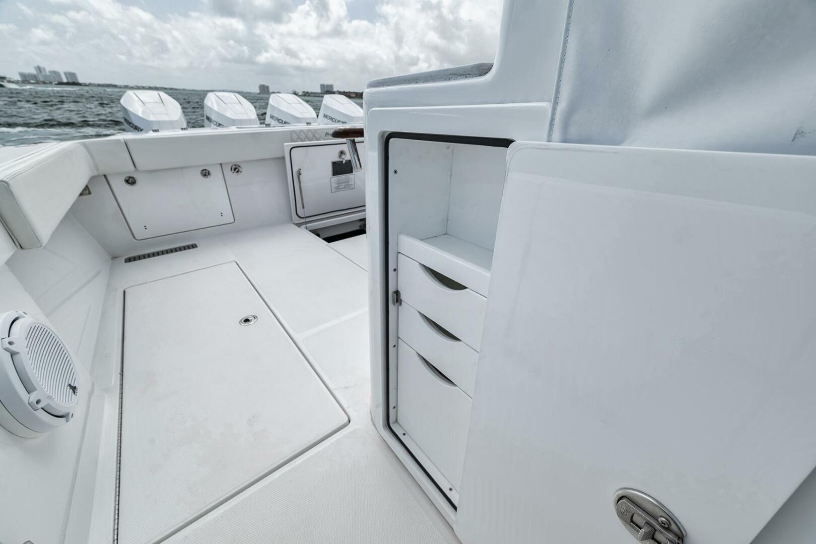 2024-front-runner-47-center-console-power-9751250-20250408125330176-1_XLARGE