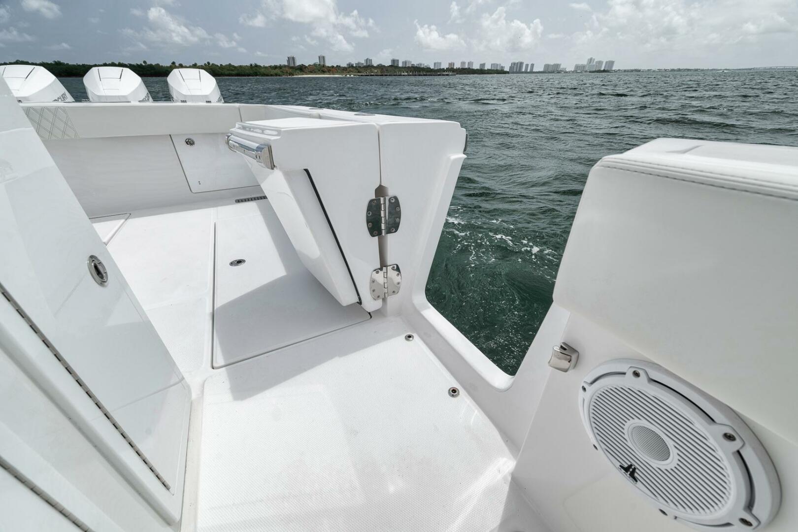 2024-front-runner-47-center-console-power-9751250-20250408125332465-1_XLARGE