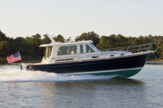 2019 Marinette 42 salon express